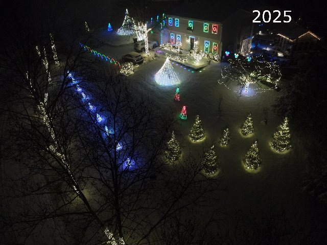 2110 Candlemaker Dr — Christmas lights in Cincinnati, OH