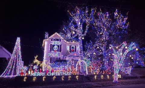 Rick & Brandon Pasley's House — Christmas lights in Cincinnati, OH